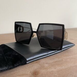 Dior 30Montaigne SU - Oversized Black Square Sunglasses